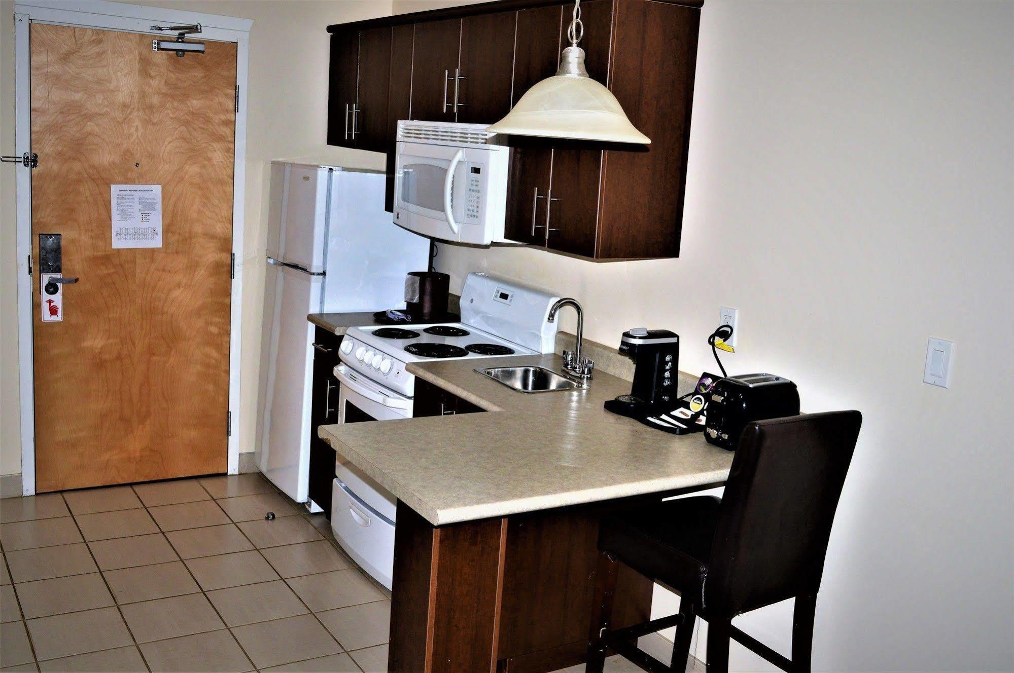 Sigma Inn & Suites Hudson'S Hope Hudsons Hope Экстерьер фото