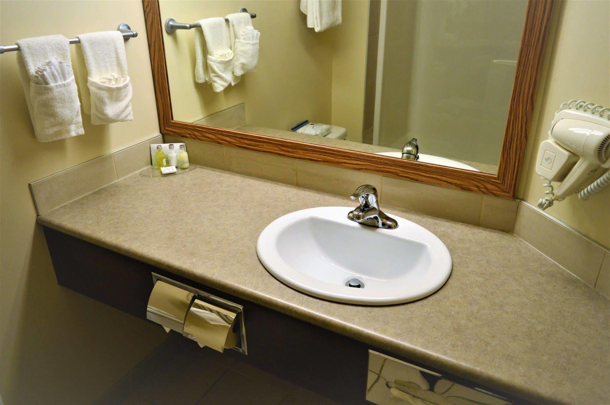 Sigma Inn & Suites Hudson'S Hope Hudsons Hope Экстерьер фото